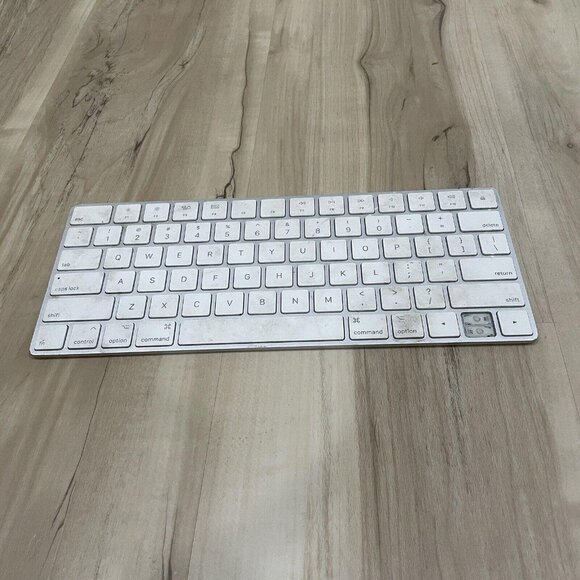 Apple Magic Keyboard A1644 Wireless Keyboard White/silver‎ MLA22LL/A - Picture 1 of 6